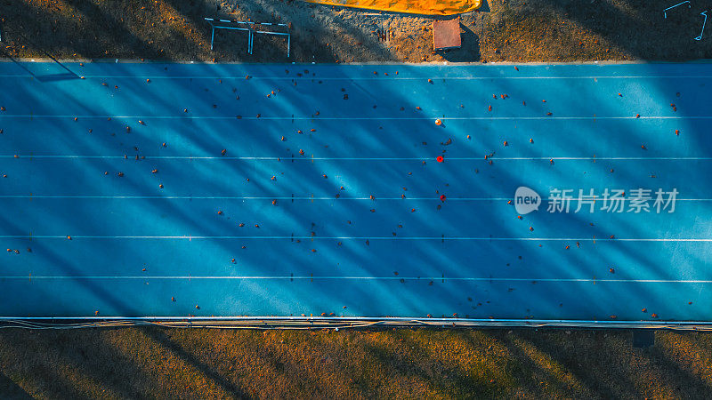 圣多纳托米兰人。无人机对体育场的观察。ASD学生圣多纳托。Leggera竞技，1981年圣多纳托橄榄球赛。Parco Enrico Mattei
